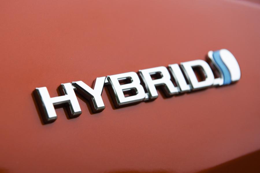 Логотип Toyota C-HR Hybrid 2019 года  (WW) (фото 114 из 174)
